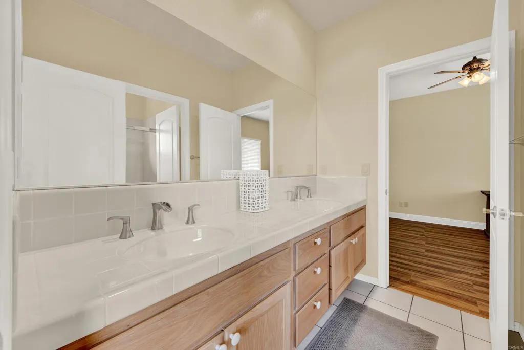 https://cdn.realtyfeed.com/cdn/127/306729178/036a7657f7fb51b26efcbea4143bc48b.webp