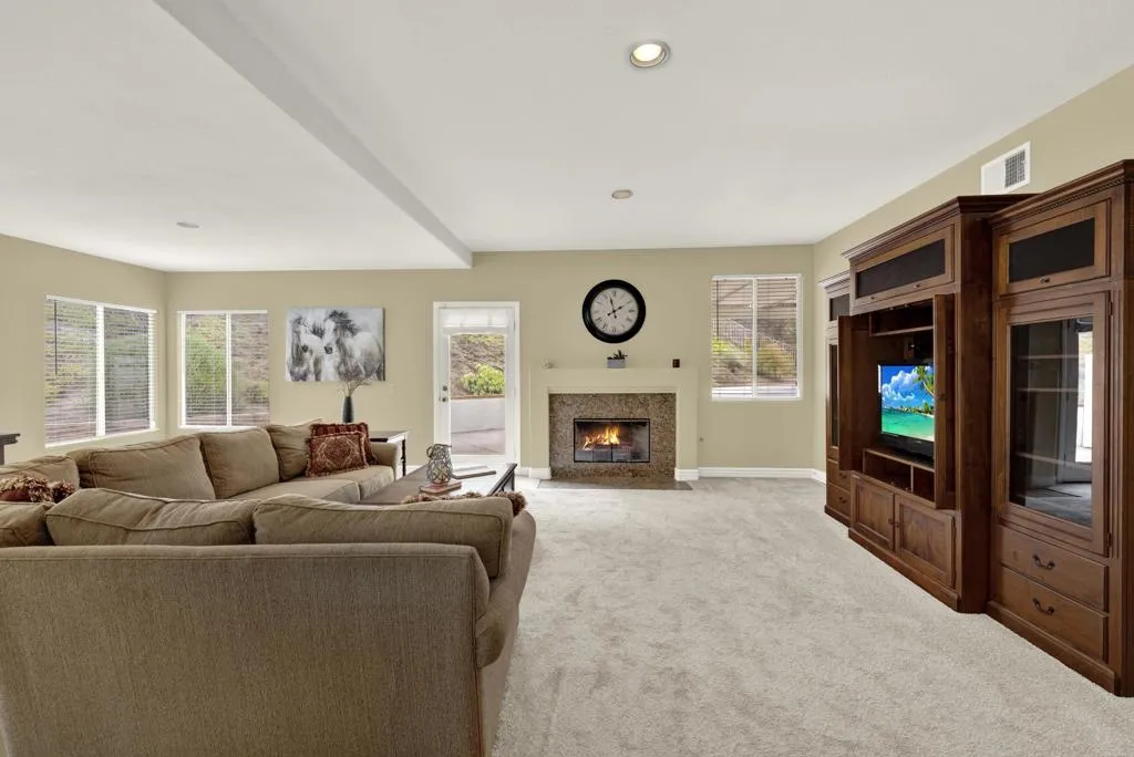 https://cdn.realtyfeed.com/cdn/127/306729178/1eb34871b23a6719cbb5cf521ae63431.webp