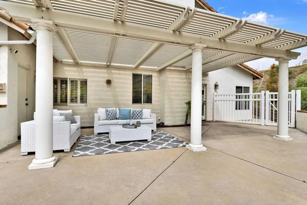 https://cdn.realtyfeed.com/cdn/127/306729178/f87a23cfc72fa2f3d217e8c920dad542.webp