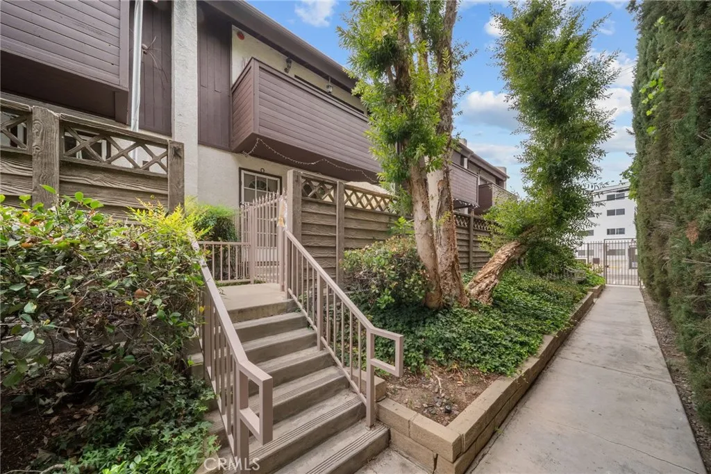 Canoga Park, CA 91303