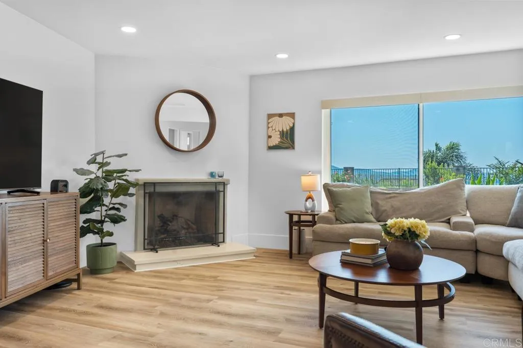 https://cdn.realtyfeed.com/cdn/127/306729301/427364bbac720bc75279381126cd308e.webp