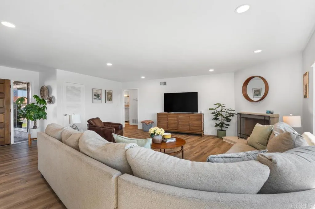 https://cdn.realtyfeed.com/cdn/127/306729301/555bc280e200a8445b63eb8a6f351688.webp