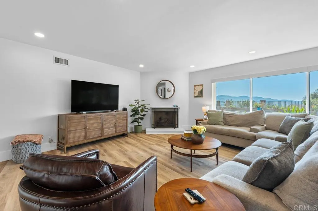 https://cdn.realtyfeed.com/cdn/127/306729301/6a8f90d3c5406d7823cb8281913f5f07.webp