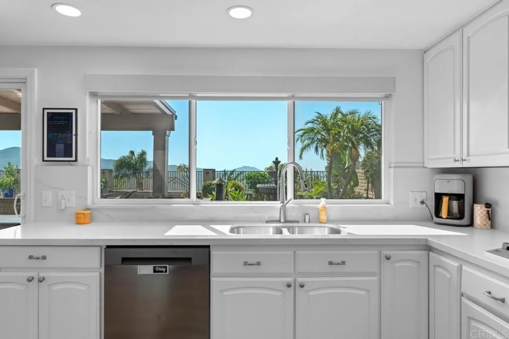 https://cdn.realtyfeed.com/cdn/127/306729301/758460720209033b4feee69138be5106.webp