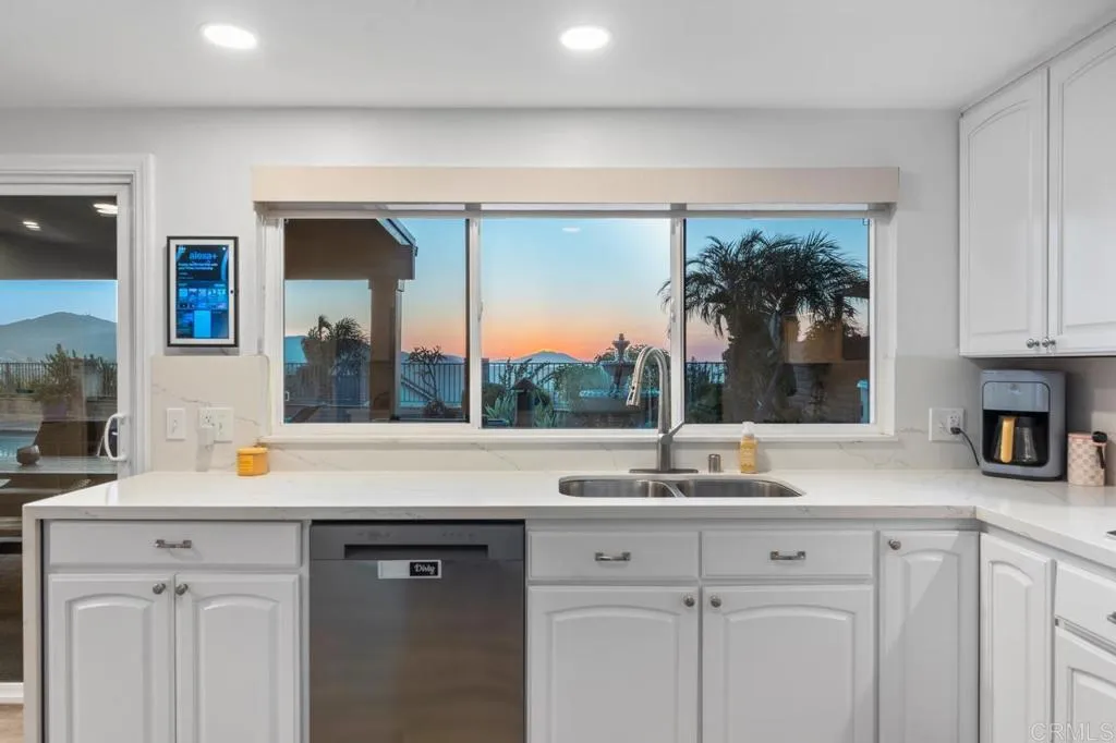 https://cdn.realtyfeed.com/cdn/127/306729301/c2611e2d39d30d0893aed162f17c050d.webp