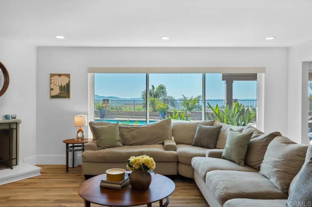 https://cdn.realtyfeed.com/cdn/127/306729301/ebe84959df6b958c98363070a47679a7.webp