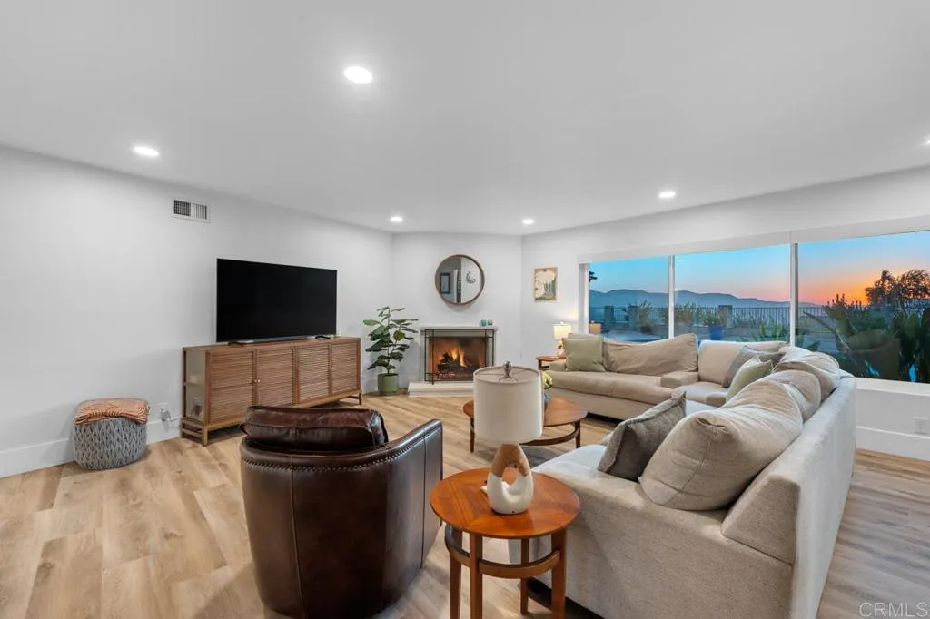 https://cdn.realtyfeed.com/cdn/127/306729301/f8e419256f17c642153652ec3420ea51.webp