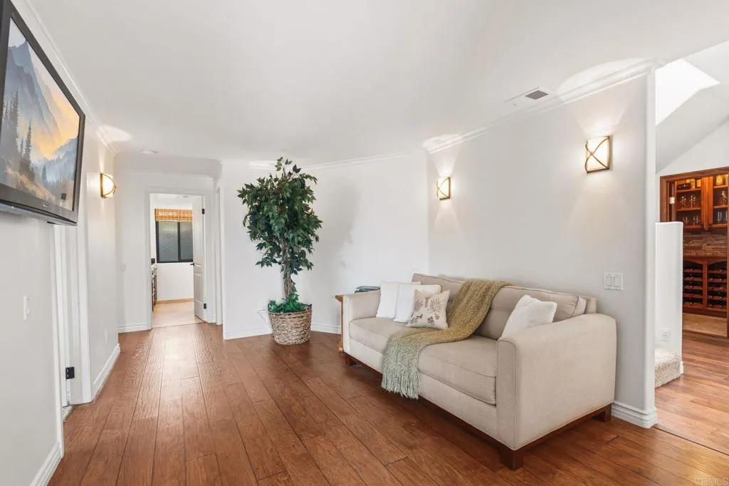 https://cdn.realtyfeed.com/cdn/127/306729333/02366f4fefd4cec3f7ddcf2190339c96.webp