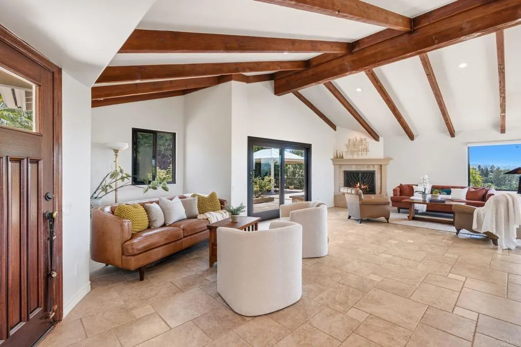 https://cdn.realtyfeed.com/cdn/127/306729333/4d999b442211eb43145f522818eb3c56.webp