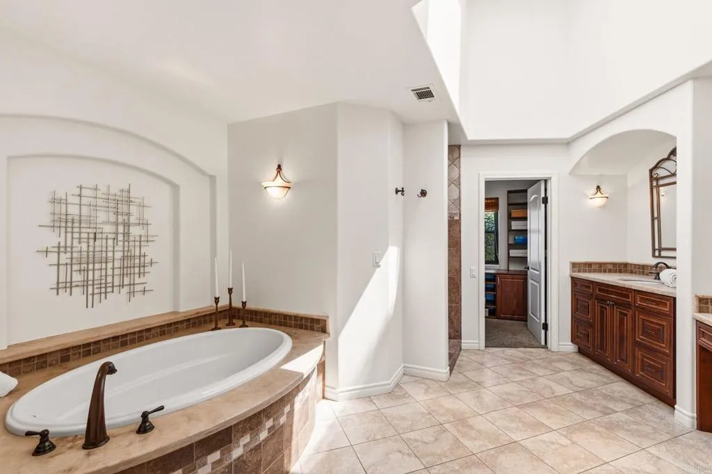 https://cdn.realtyfeed.com/cdn/127/306729333/85e22730ec2f0bf7ba2ba6efa22e9ec8.webp