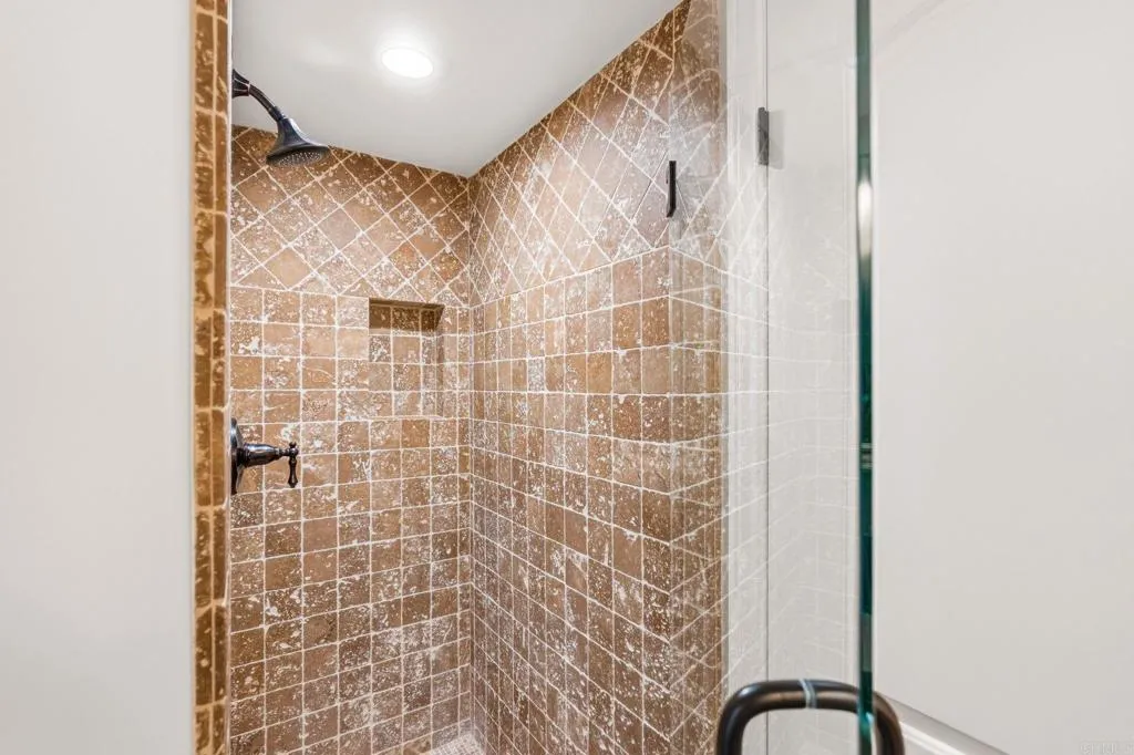 https://cdn.realtyfeed.com/cdn/127/306729333/9eacfba1041e6523e6e27761f7e6ebfc.webp