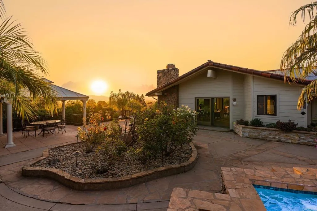 https://cdn.realtyfeed.com/cdn/127/306729333/c8b722d5198155dbc609abc715f6c42d.webp