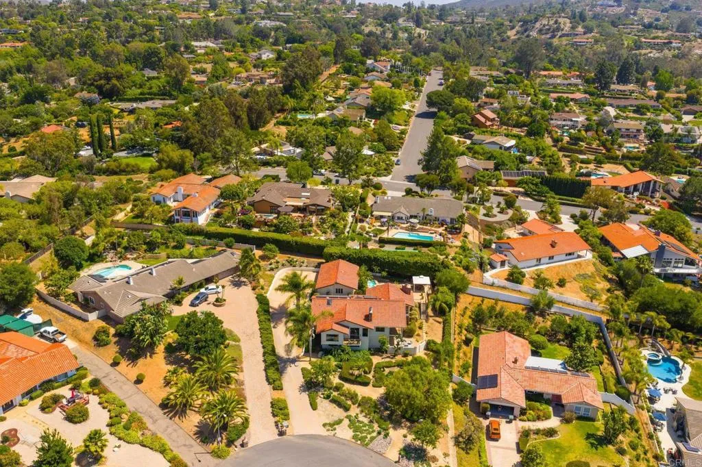 https://cdn.realtyfeed.com/cdn/127/306729333/cec78fa54fc257cbb6595b02512f86f8.webp