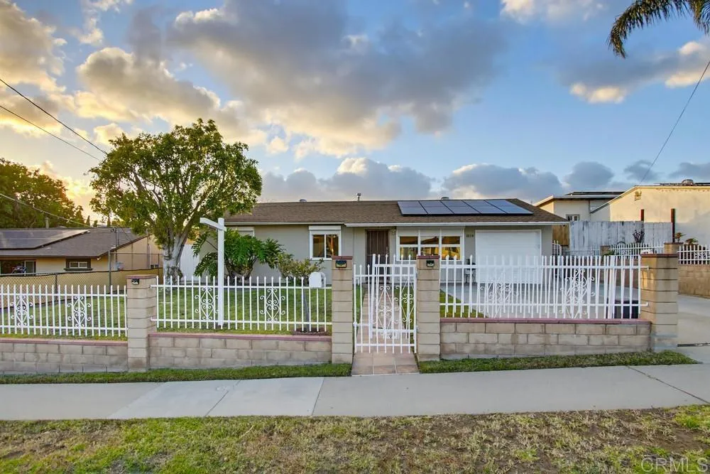 https://cdn.realtyfeed.com/cdn/127/306729501/81ef5a98fa100a71605c2fe542bf77df.webp