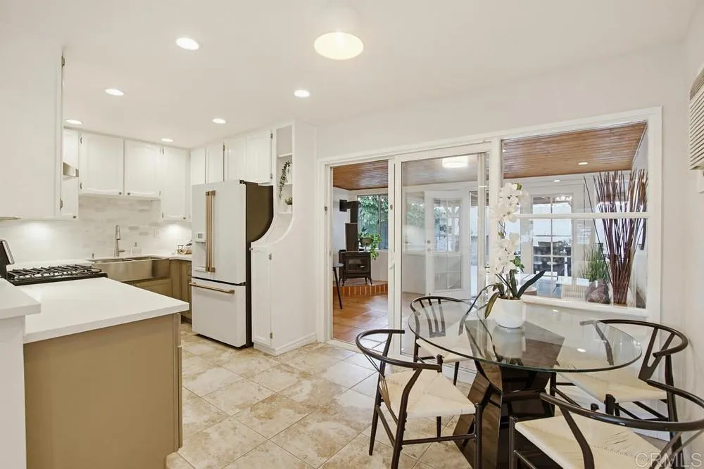 https://cdn.realtyfeed.com/cdn/127/306729501/a0d349361d1c77294b807c2c28aebb6e.webp