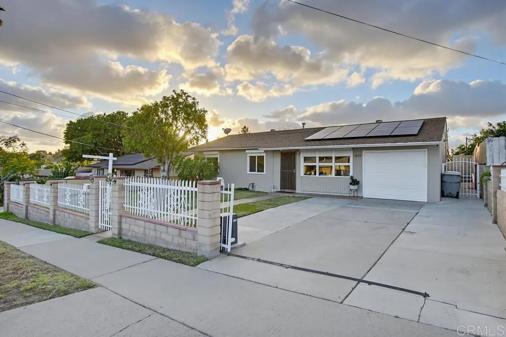 https://cdn.realtyfeed.com/cdn/127/306729501/a18948f72e994d58aa9359e69d9d812e.webp