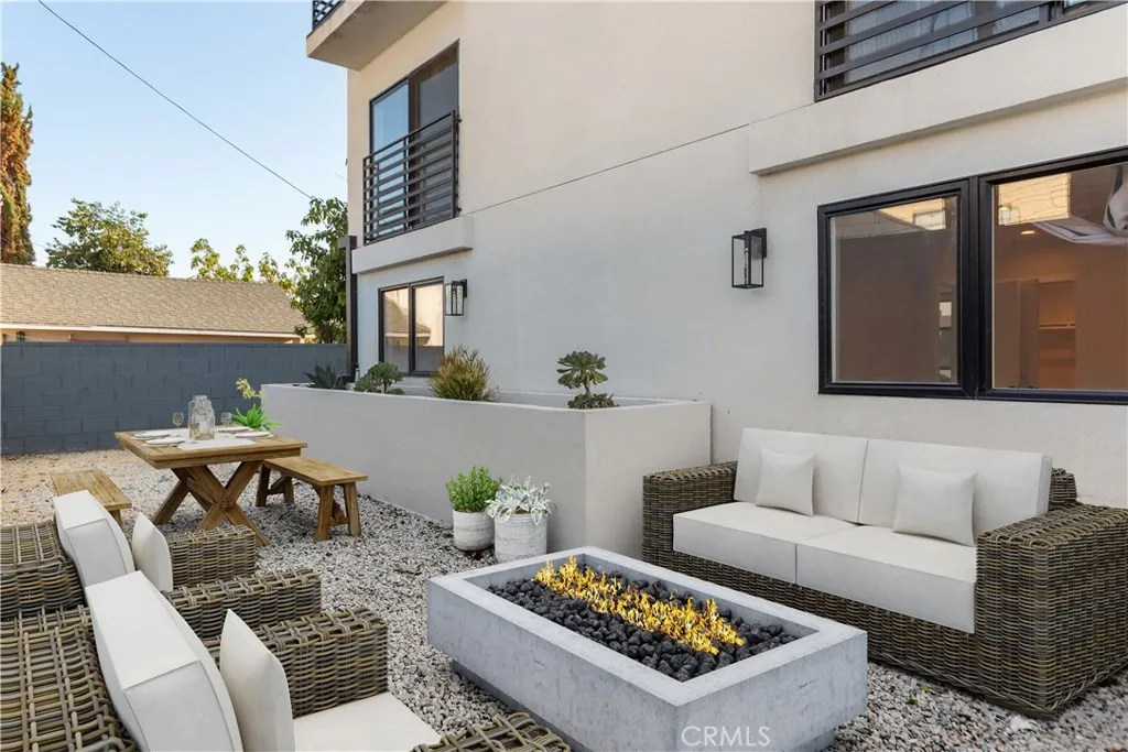 1724 Menlo Avenue, Los Angeles, CA 90006 - Photo 5 of 31, Los Angeles, CA