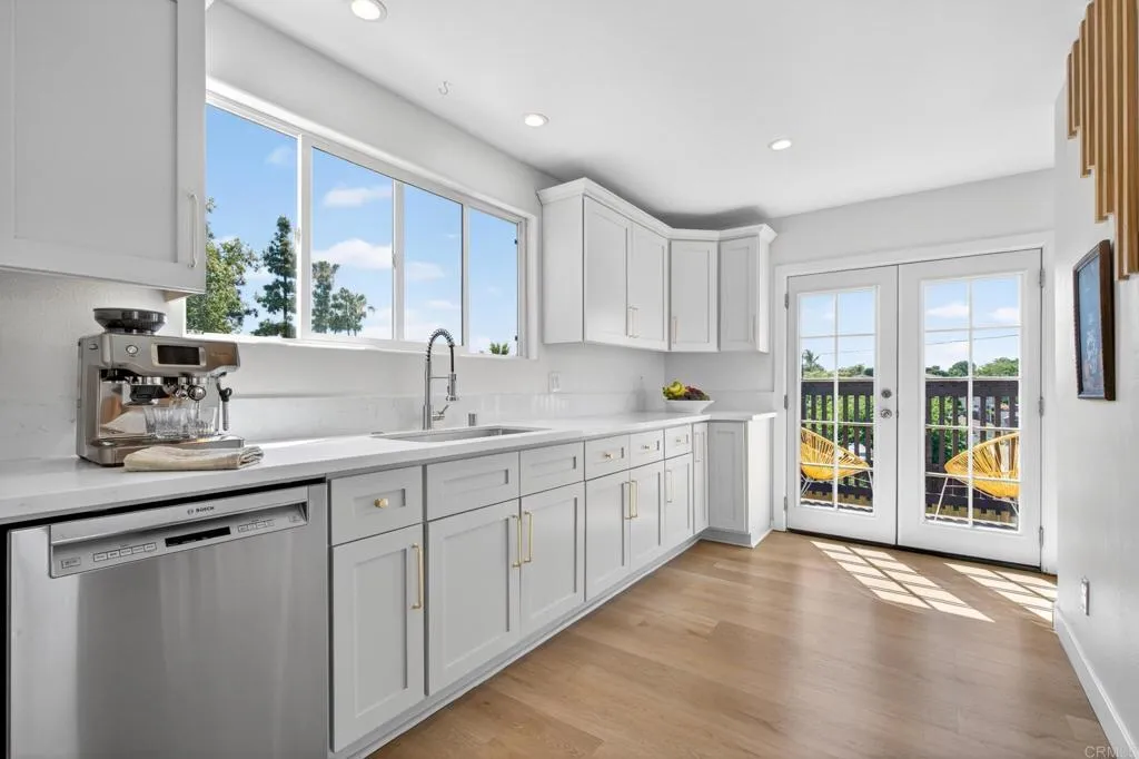 https://cdn.realtyfeed.com/cdn/127/306729560/033b6a8d17365a8d54e4febdc8ead185.webp