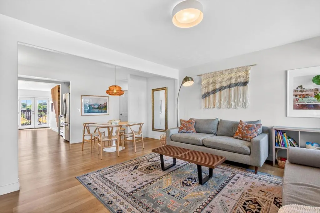 https://cdn.realtyfeed.com/cdn/127/306729560/4afcffd3789e4652738a1e873dba5569.webp