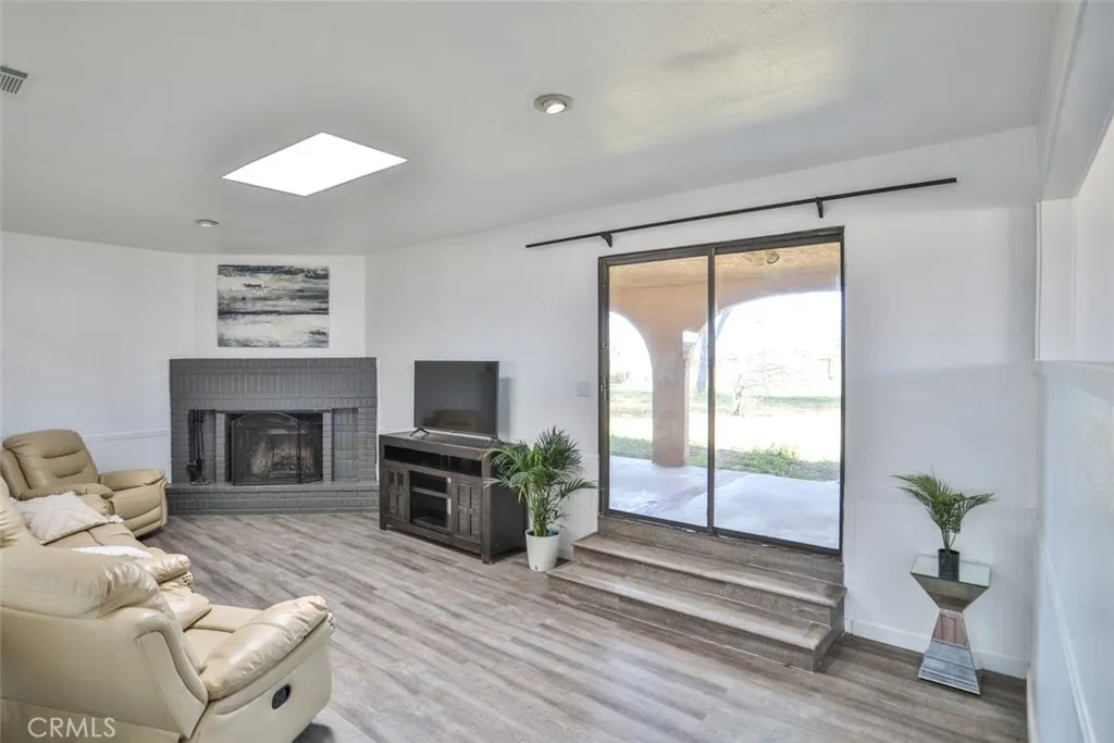 Lancaster, CA 93536