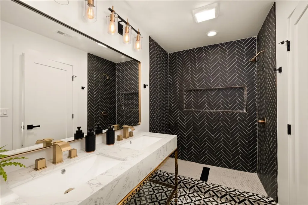 https://cdn.realtyfeed.com/cdn/127/306729601/03609da39c24a329e5afe59c47dc99ae.webp