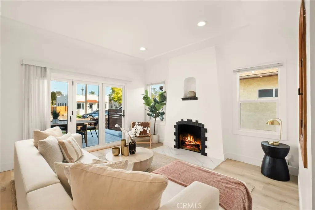 https://cdn.realtyfeed.com/cdn/127/306729601/03923e2298d8844150d96223f6849236.webp