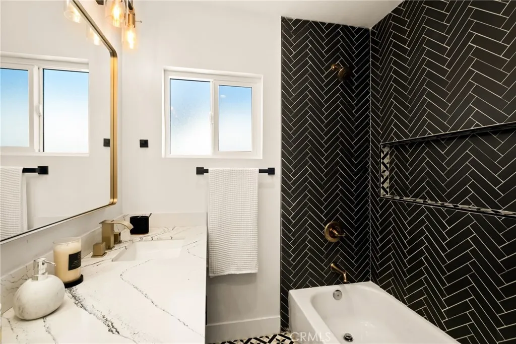 https://cdn.realtyfeed.com/cdn/127/306729601/39bf66fe617648bd8d655cf1efdd6dd1.webp