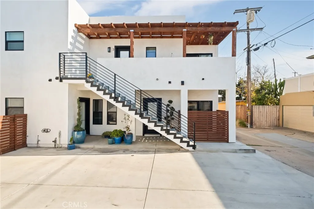 https://cdn.realtyfeed.com/cdn/127/306729601/6486cca687fbadfd5249517bb41682b8.webp
