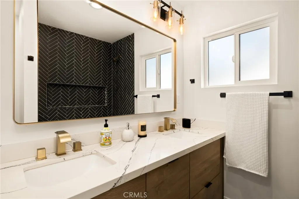 https://cdn.realtyfeed.com/cdn/127/306729601/eb830c56d8292c41cff48efac96098a7.webp