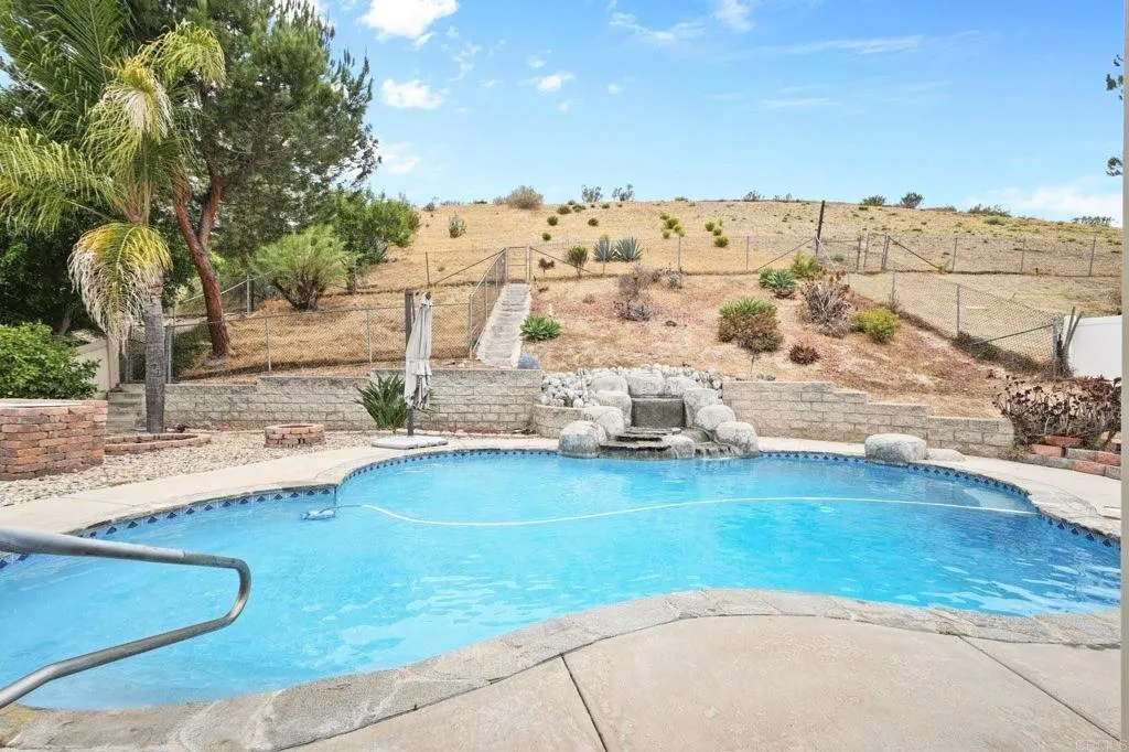 https://cdn.realtyfeed.com/cdn/127/306729603/347e30bfee8550f39bc72699f5dae75a.webp