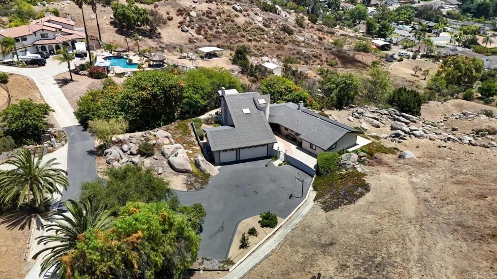 https://cdn.realtyfeed.com/cdn/127/306729644/54cc44b7fd8d1701e855513b3e96d9e0.webp