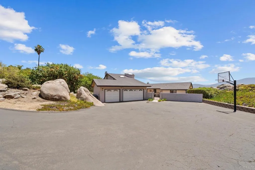https://cdn.realtyfeed.com/cdn/127/306729644/833ee0aa35e97e91f16983aa7077f697.webp