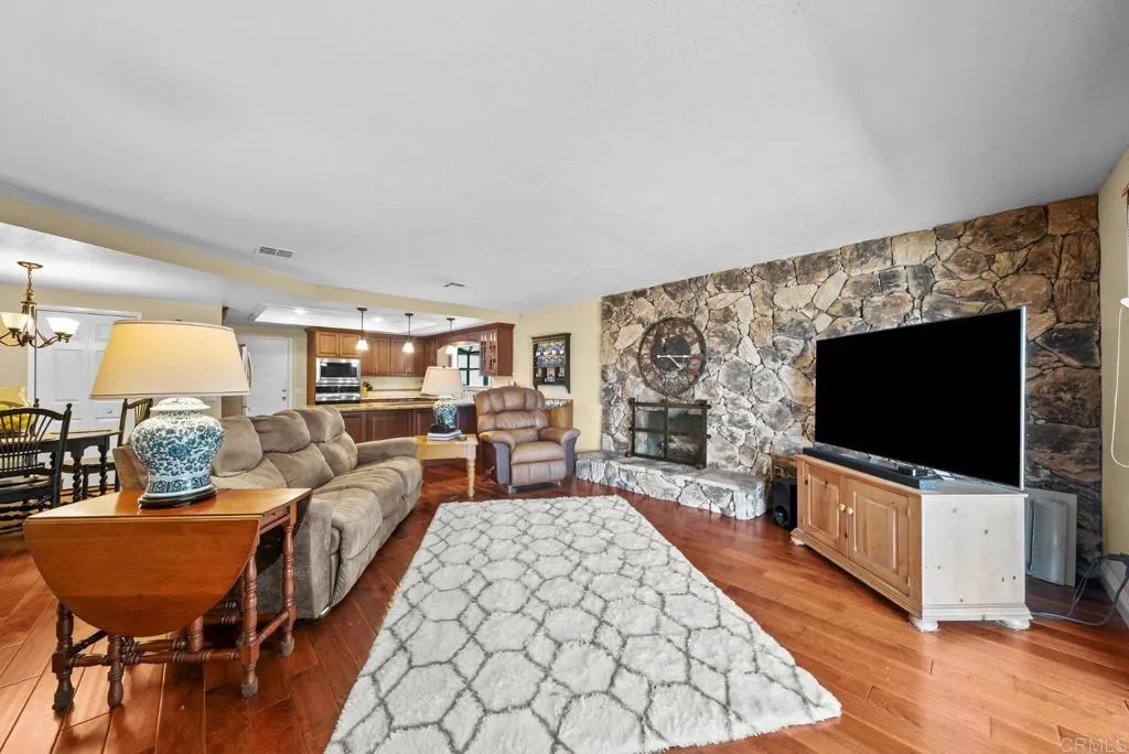 https://cdn.realtyfeed.com/cdn/127/306729644/b0b90180471d42a615cc97a464d7ac41.webp