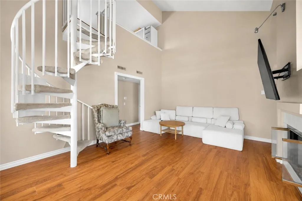 Photo #3: TR26114927 Listing: Photo #3