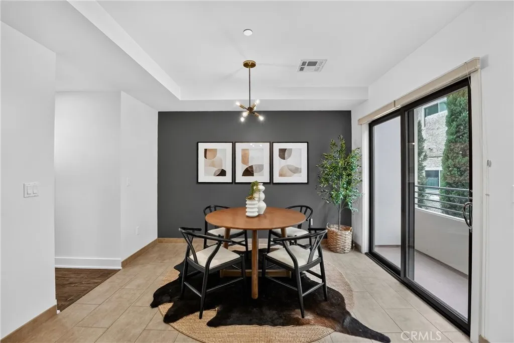 2428 E Del Mar Boulevard Unit 206, Pasadena, CA 91107 - Main photo, Pasadena, CA