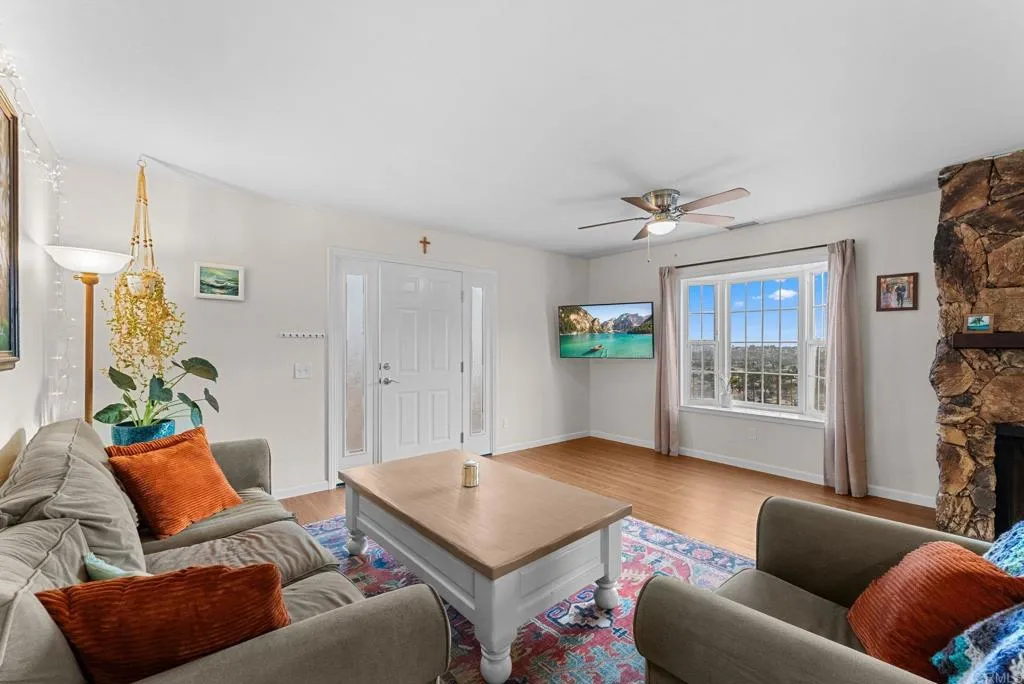 https://cdn.realtyfeed.com/cdn/127/306729702/0febe859af1a8ac5ce322d2889af1c3e.webp