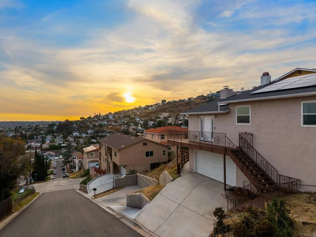 https://cdn.realtyfeed.com/cdn/127/306729702/51cf769232679e5d2e5a1f4b55f06650.webp