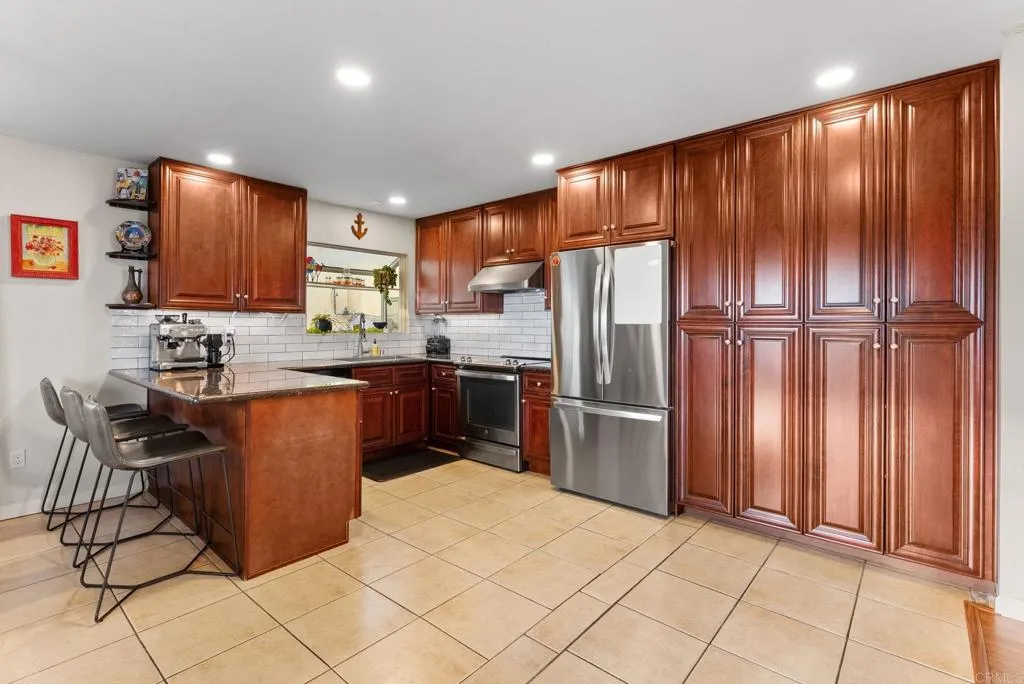 https://cdn.realtyfeed.com/cdn/127/306729702/93eb7e973fb6e144a9c76419e1c0478a.webp