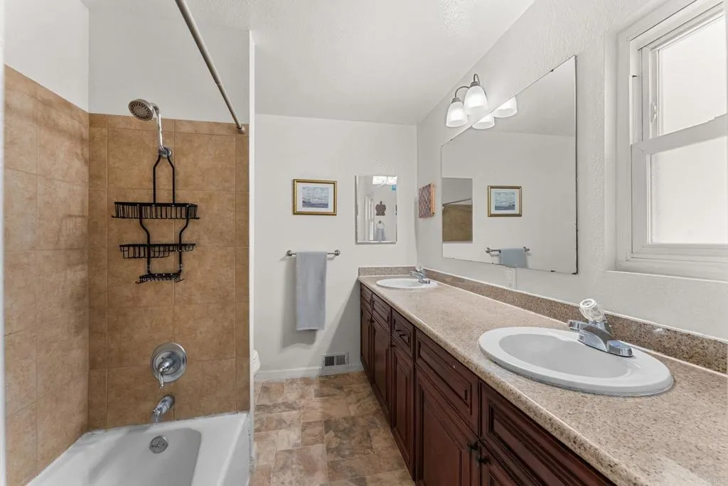 https://cdn.realtyfeed.com/cdn/127/306729702/f1b3d8d567fda138001986202ae8bd7c.webp