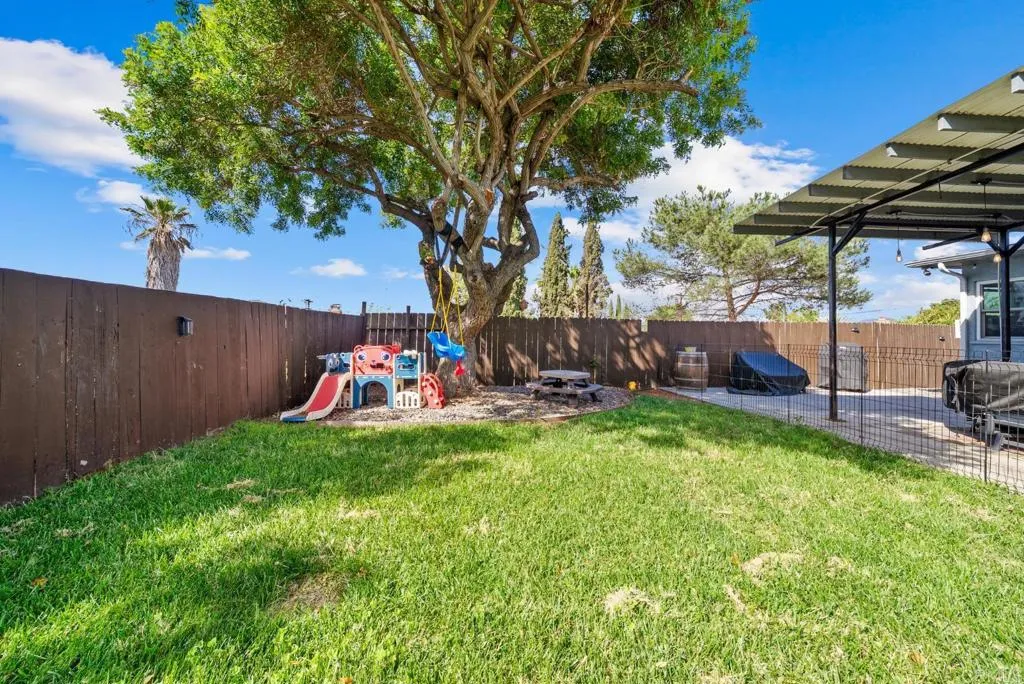 https://cdn.realtyfeed.com/cdn/127/306729825/2d077cbc5f1d36a8cff4e677017b9dbd.webp