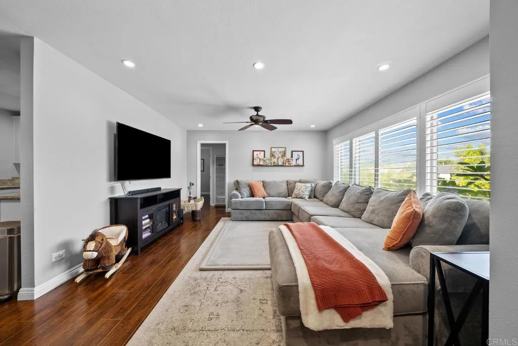 https://cdn.realtyfeed.com/cdn/127/306729825/fb47d7ec42103c22418213bd90ede515.webp
