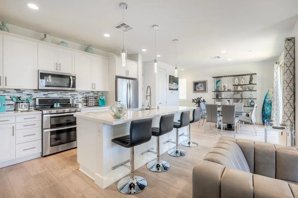 https://cdn.realtyfeed.com/cdn/127/306729828/8afa13827c4524dee64efd0d3e46d8a8.webp
