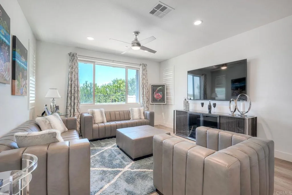 https://cdn.realtyfeed.com/cdn/127/306729828/c6b587e75447c395874fbafb304e9a76.webp