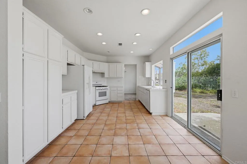 https://cdn.realtyfeed.com/cdn/127/306729841/65dc4c7d2dc804fc9e86080f6b3316c1.webp