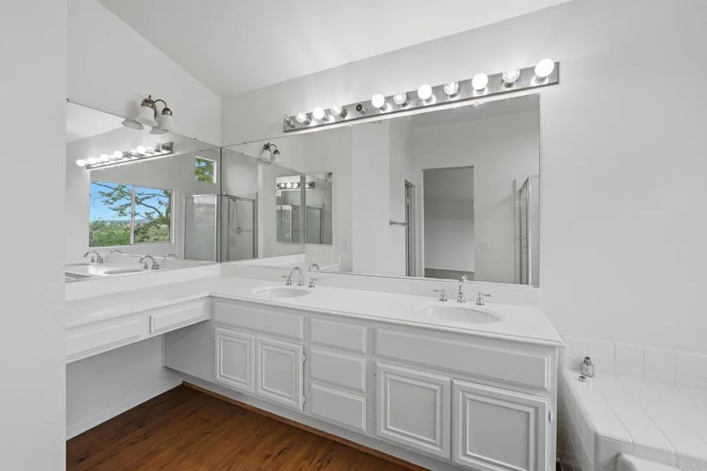 https://cdn.realtyfeed.com/cdn/127/306729841/8e8e120f6bdd1fa186058add81ed514b.webp