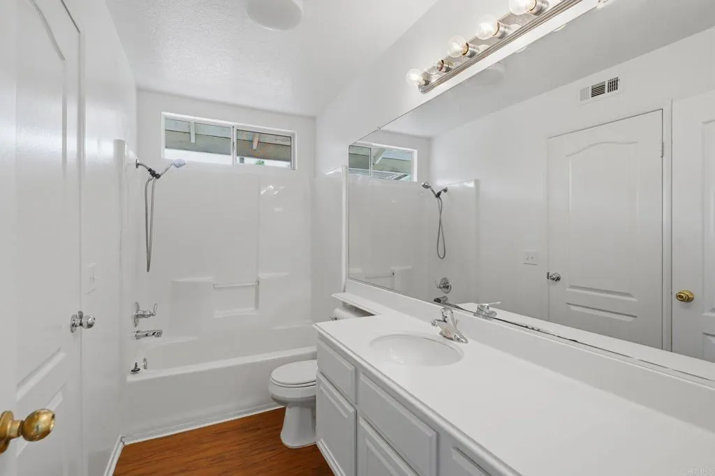 https://cdn.realtyfeed.com/cdn/127/306729841/ac05eb9798fe211f0d2ea2e887d0ff9c.webp