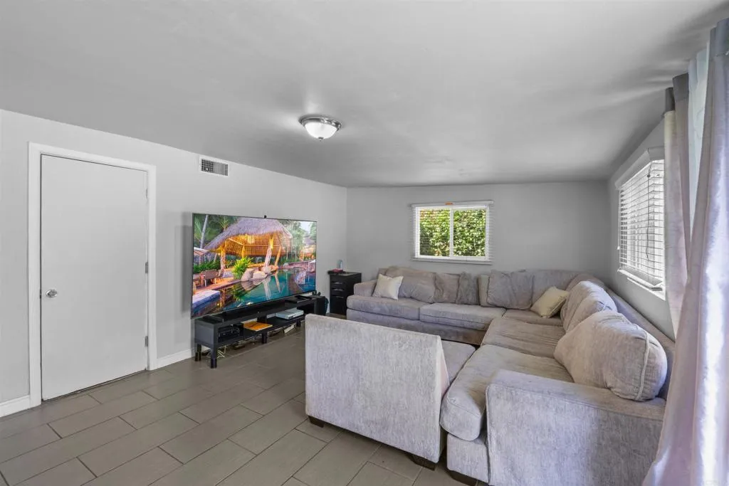 https://cdn.realtyfeed.com/cdn/127/306729850/7bd581198fe87e63ce44aaa78640f319.webp