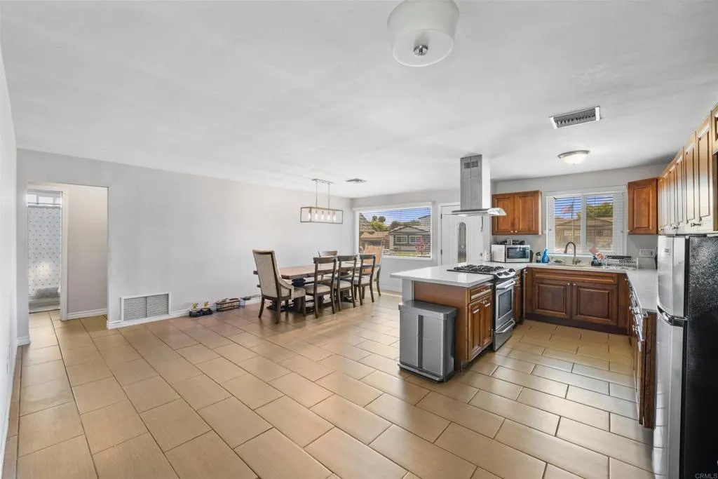 https://cdn.realtyfeed.com/cdn/127/306729850/fe921af1496f985875db3578ef1cba26.webp