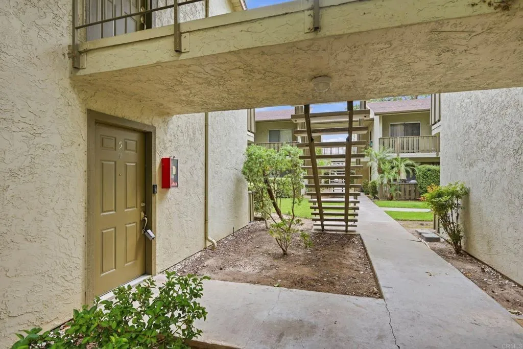 2536 White Oak Place Unit 5, Escondido, CA 92027 - Photo 5 of 31, Escondido, CA