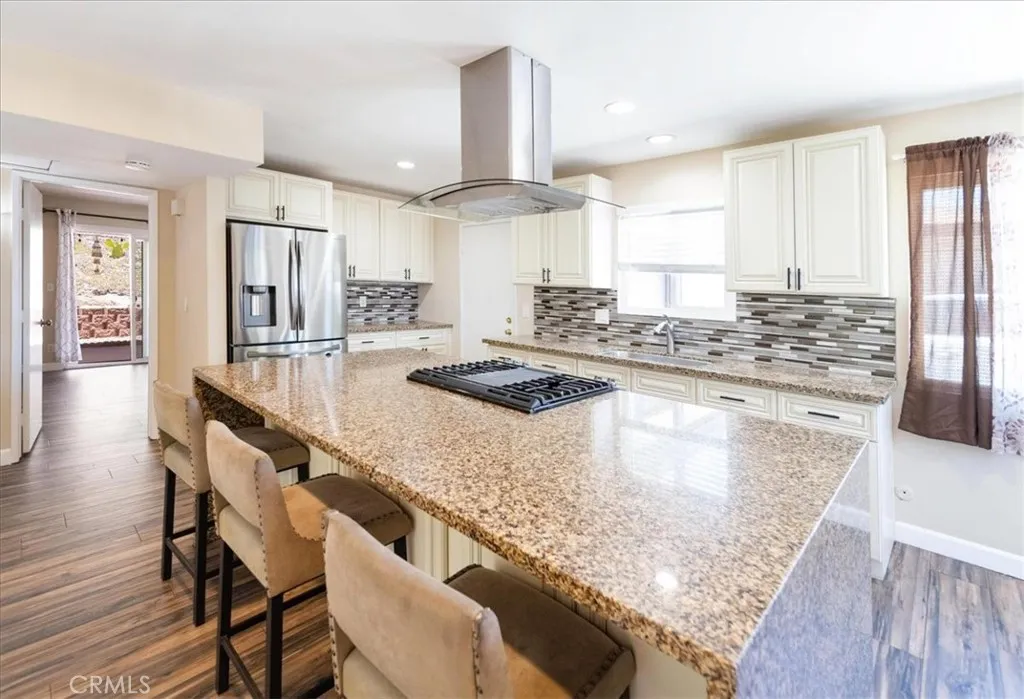 https://cdn.realtyfeed.com/cdn/127/306729886/27f3eded4bfb121776a867948b8100eb.webp
